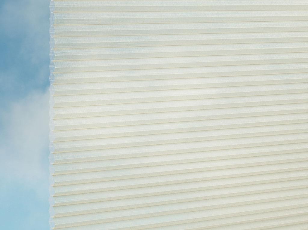 DUETTE® Fixé Batiste Sheer (4.9312) Creme.
