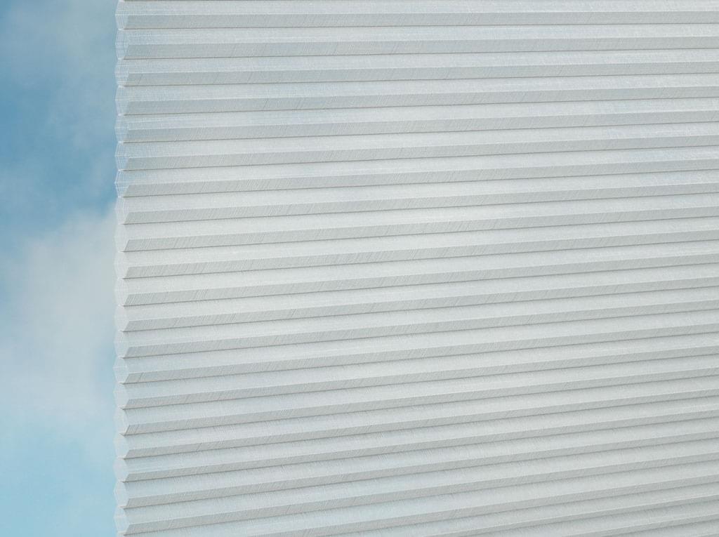 DUETTE® Fixé Batiste Sheer (4.9352) Grau.