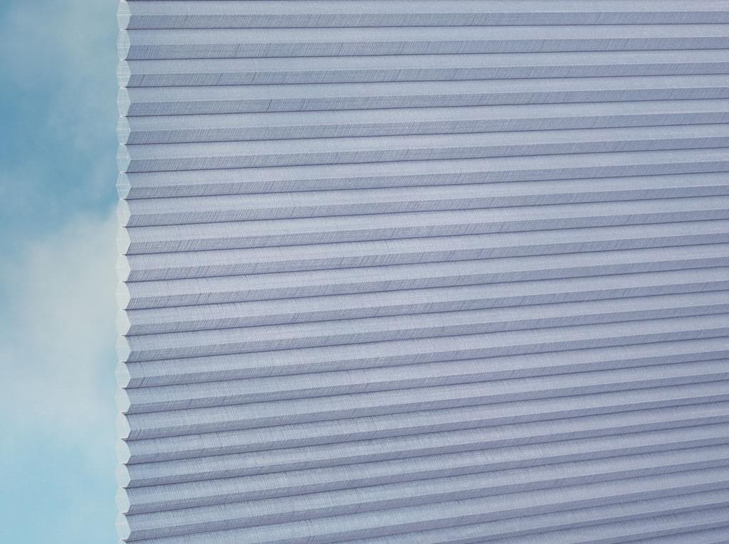 DUETTE® Fixé Batiste Sheer (4.9345) Blau Wabenplissee-Stoff – Original Hunter Douglas Plissee-Stoff, Made in Germany