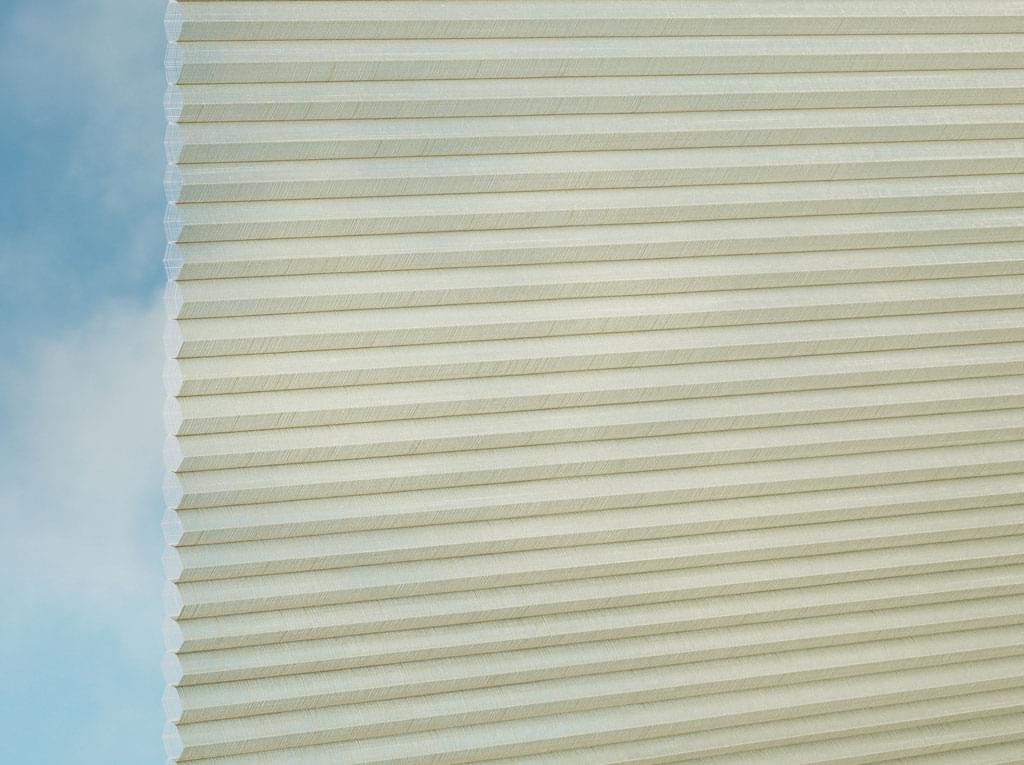 DUETTE® Fixé Batiste Sheer (4.9331) Beige.